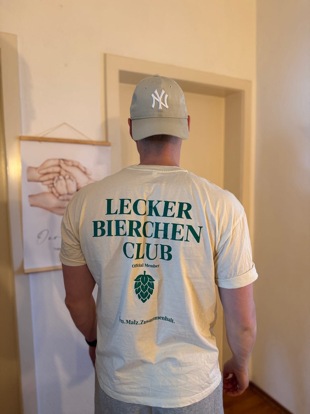 Customer photo review of Lecker Bierchen Club Rückendruck - Premium Unisex  T-Shirt