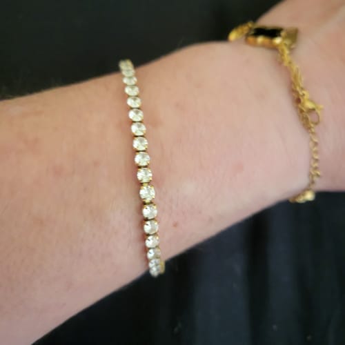 Reviewer wearing the sparkling Diamond Tennis Bracelet on their wrist.