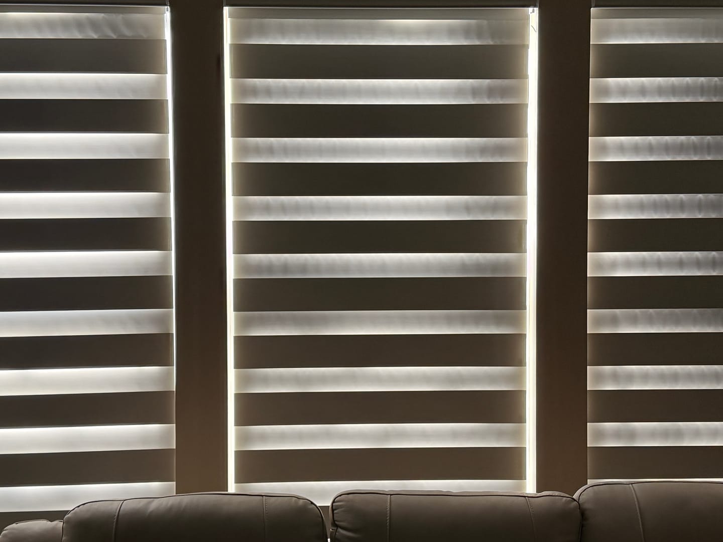 Customer photo review of Bringnox Motorized Zebra Roller Blinds 100% Blackout