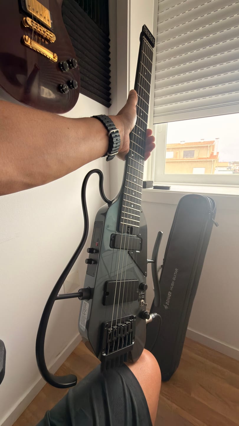Customer photo review of Donner HUSH™ X PRO Electric Guitar