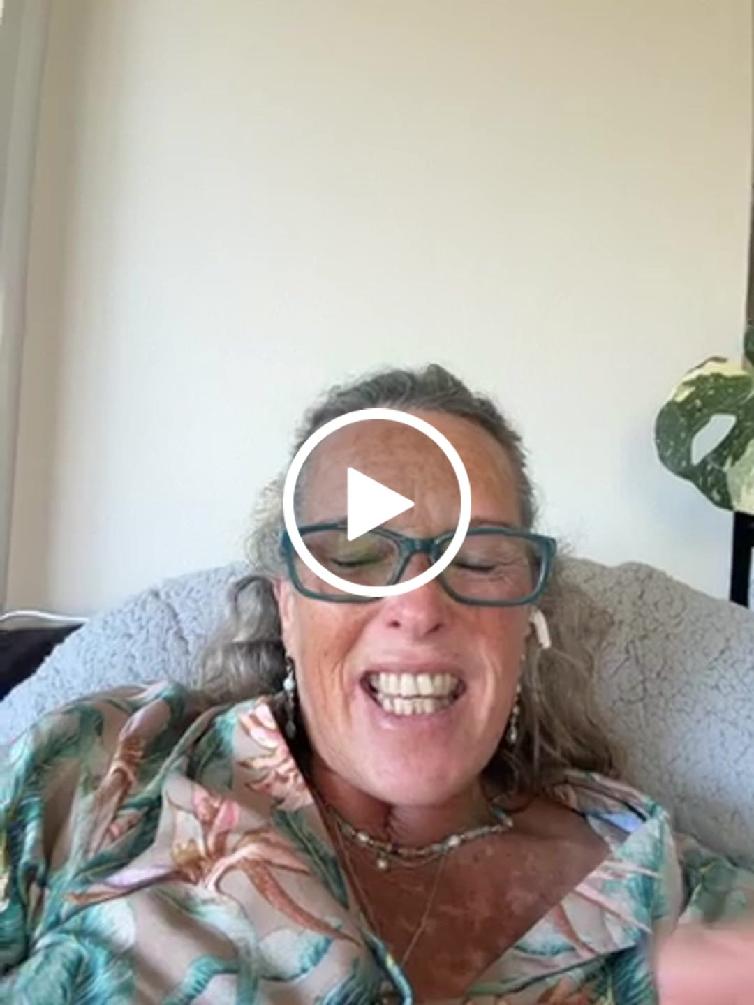 Customer video review of Muscle Mat Easy-Make Luxury Bed Sheet Set
