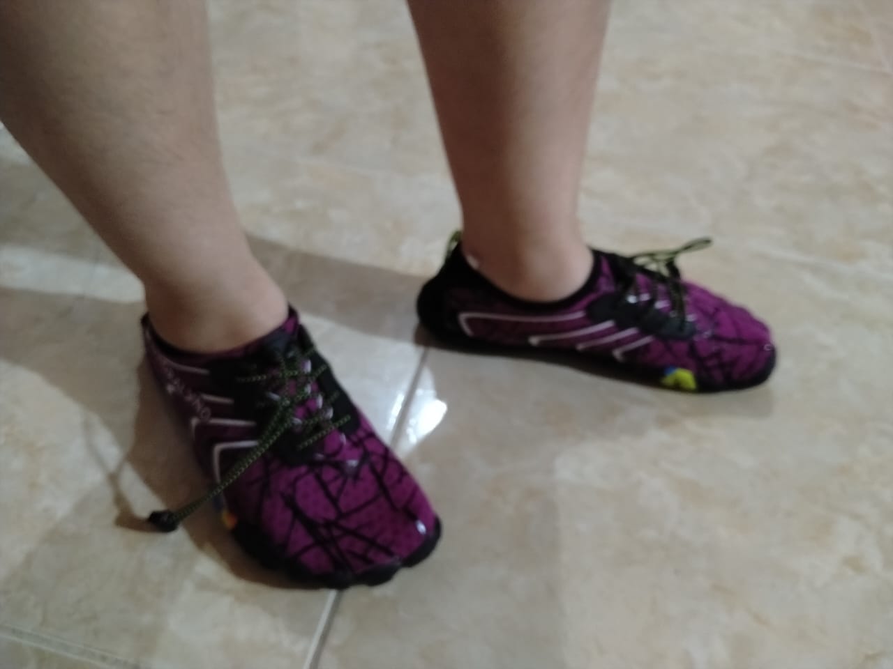 Customer photo review of Morado Coralyno™ - Zapatos acuáticos con cordones