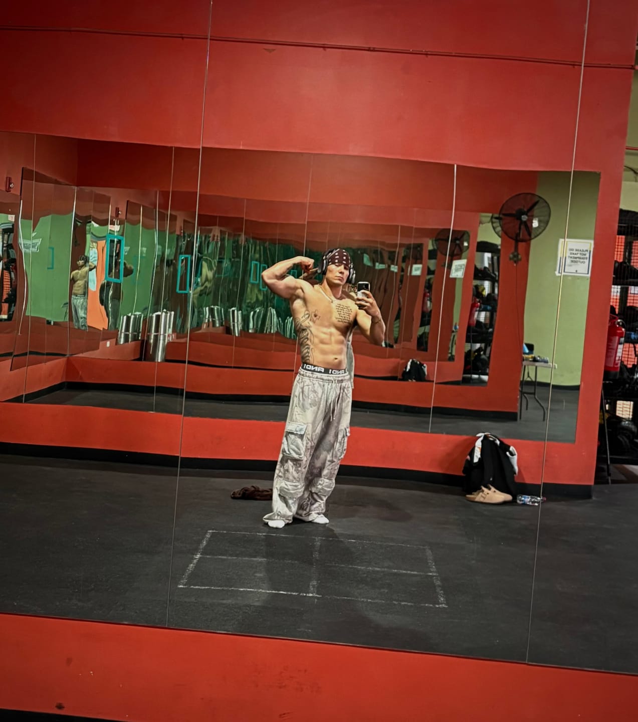 Customer photo review of 2033 - Heritage Camo Cargo Sweats