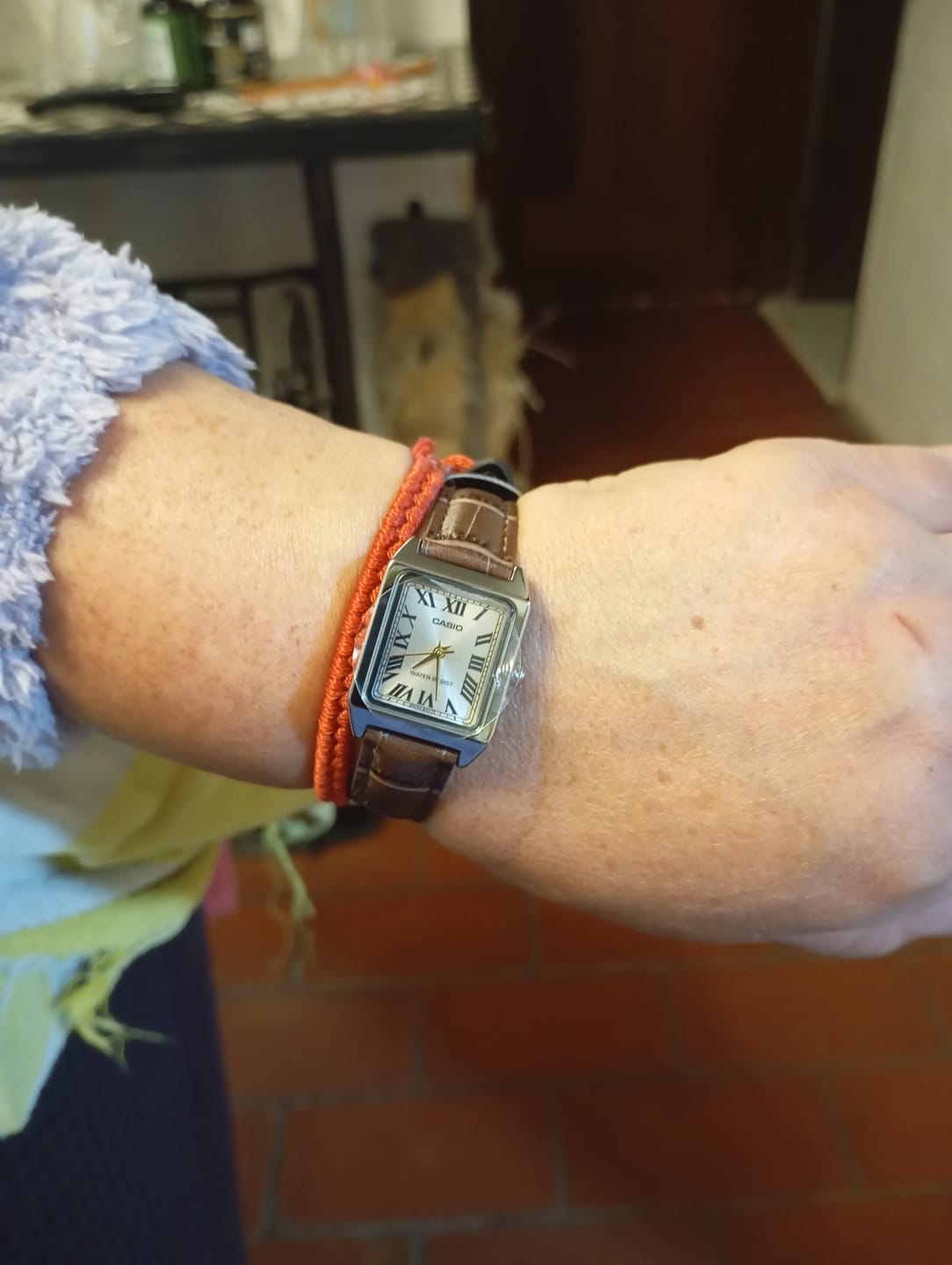 Customer photo review of Reloj Casio Tank Análogo LTP-V007L-9BUDF Cuero Dial Champaña
