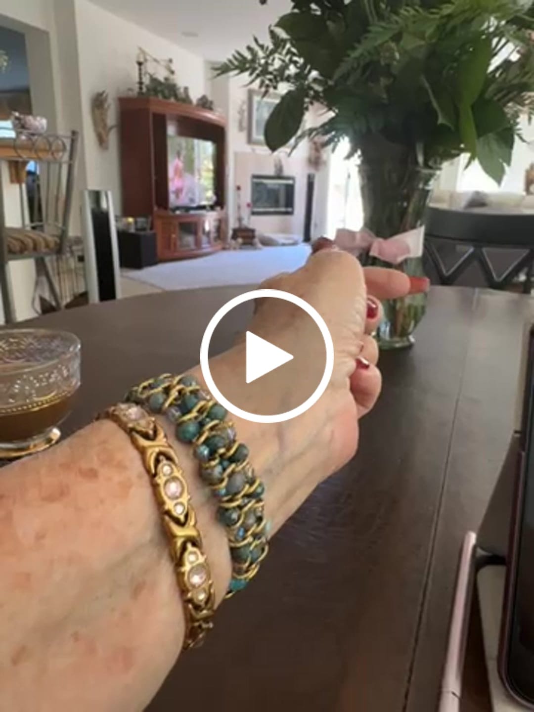 Customer video review of Crystal Shores Braided Stretch Apple Watch Strap
