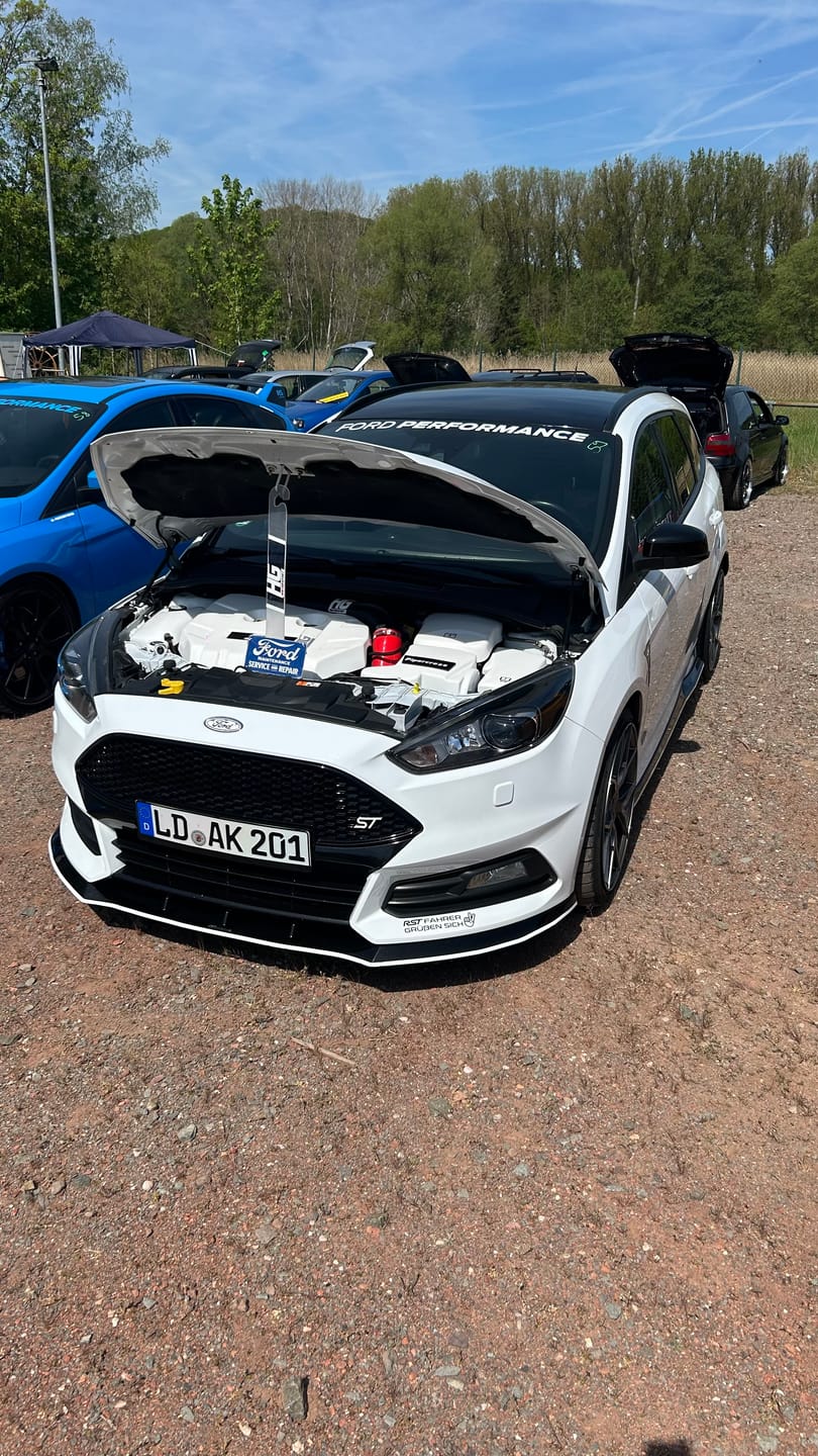 Customer photo review of Proform Washer Bottle Bung Mk3/3.5 Focus (Plastic Finishes)