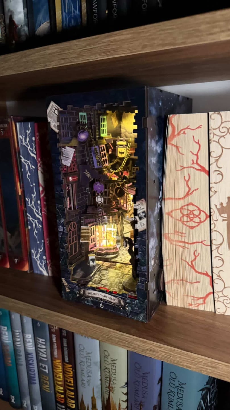 Customer photo review of Wizard's Night Alley Book Nook Kiti | 198 Parça DIY Dekor