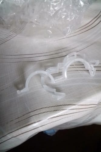 Customer photo review of Tomato Clips Plastic Trellis Clips
