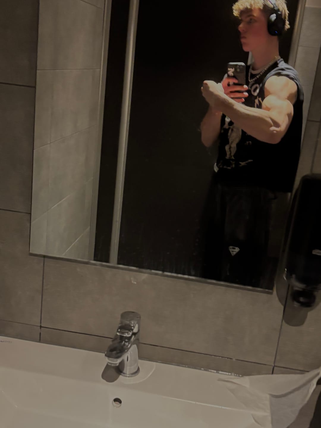 Customer photo review of 4009 - Golds Gym Ringer Tees