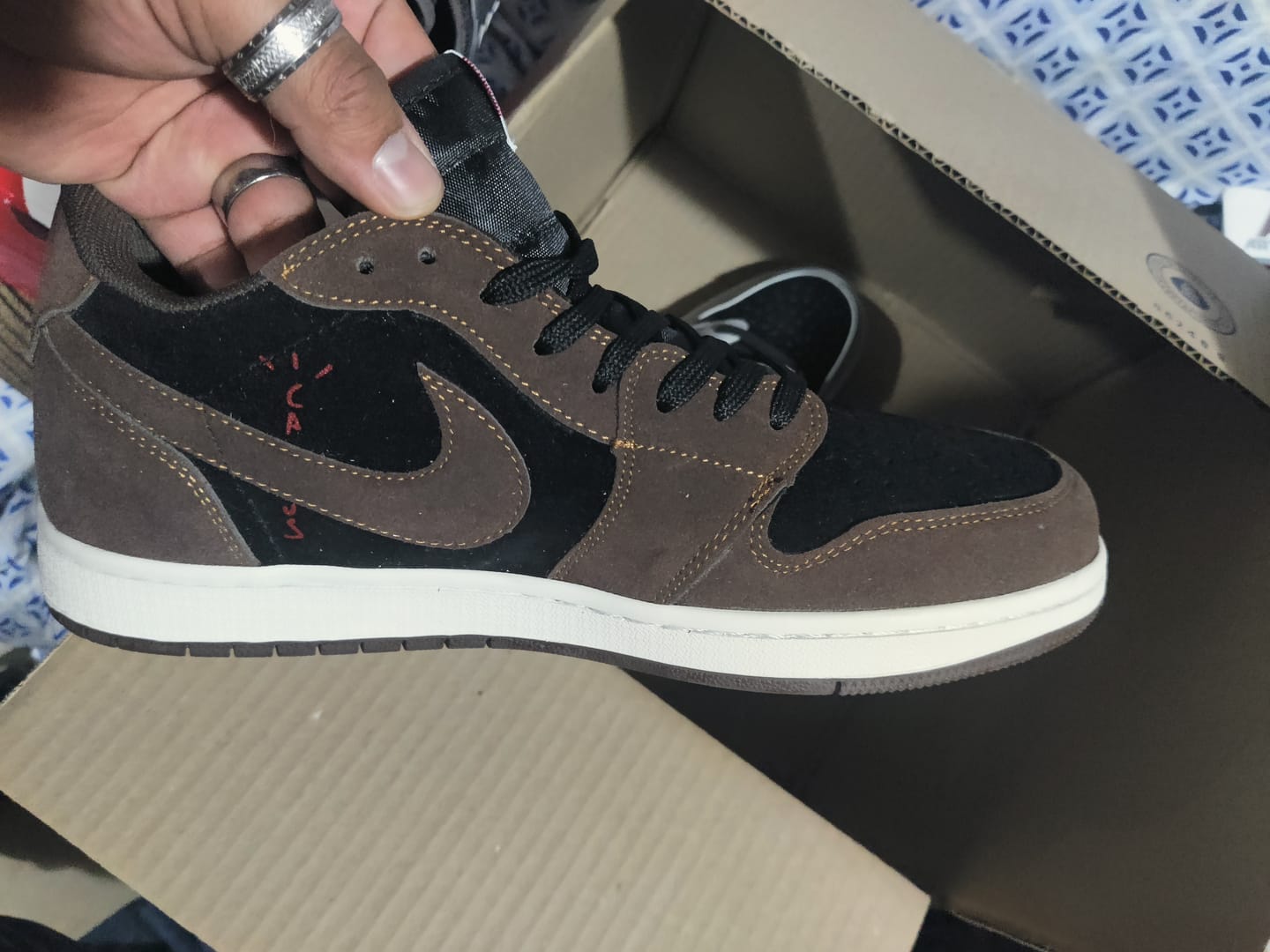 Customer photo review of Tenis Travis Low Moca