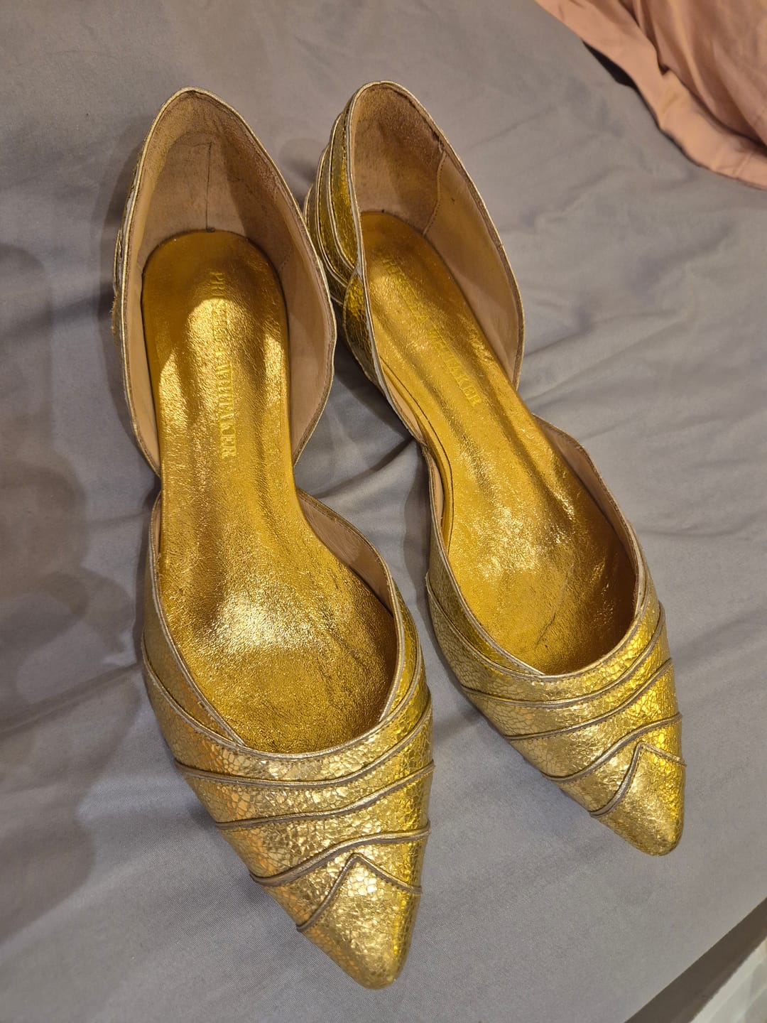 Customer photo review of Sapatilha Milena Ouro Craquelado