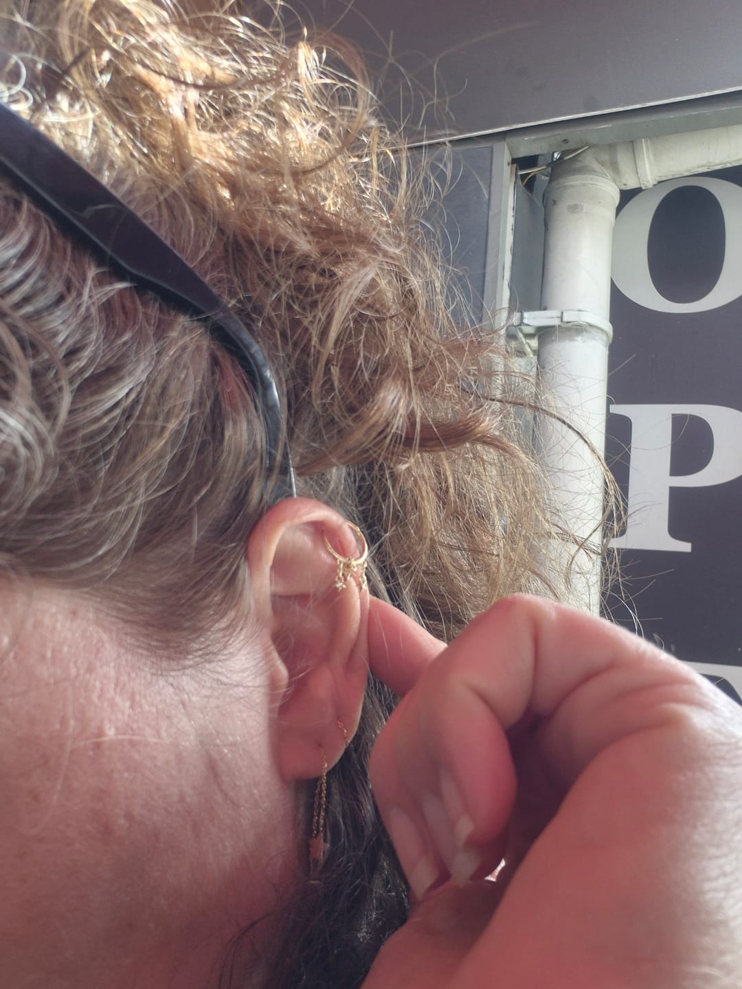 Customer photo review of Zincir Sallantılı Taşlı Şans Yıldızları Altın Halka Piercing