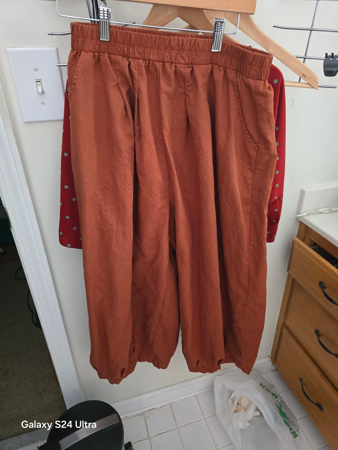 Customer photo review of Plus Size  Women Cotton Linen Pocket Casual Lantern Pants