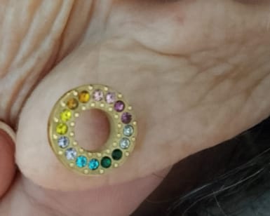 Customer photo review of Brinco Rainbow Banhado em Ouro 18k