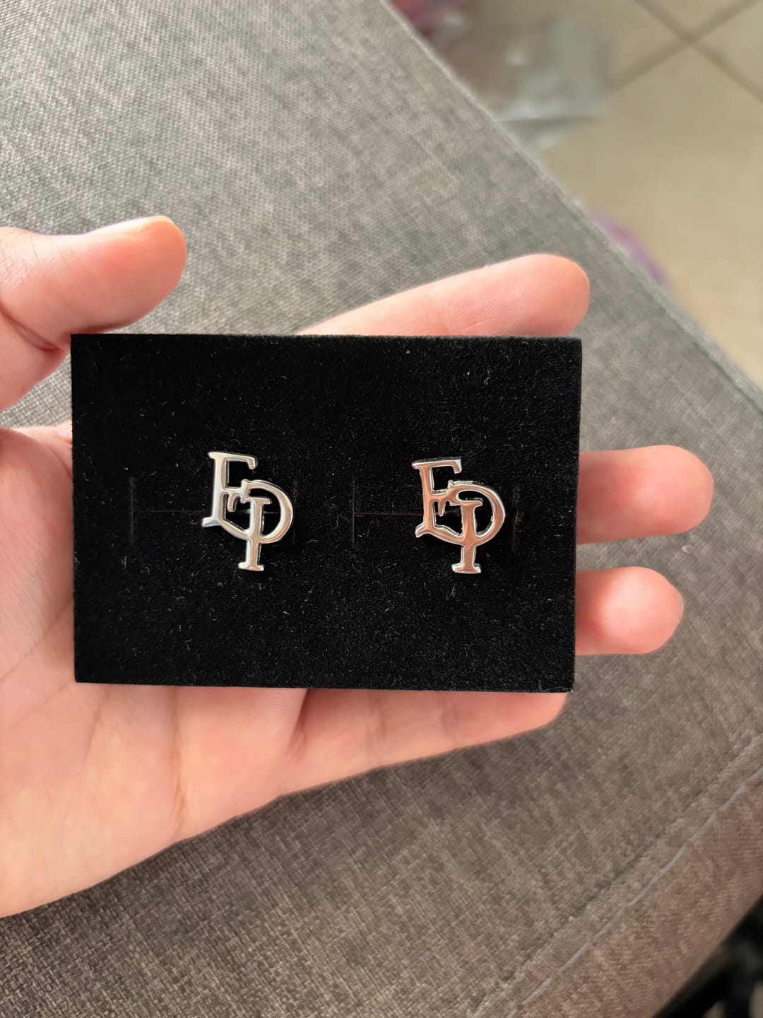 Customer photo review of Mancuernillas Personalizadas con Iniciales