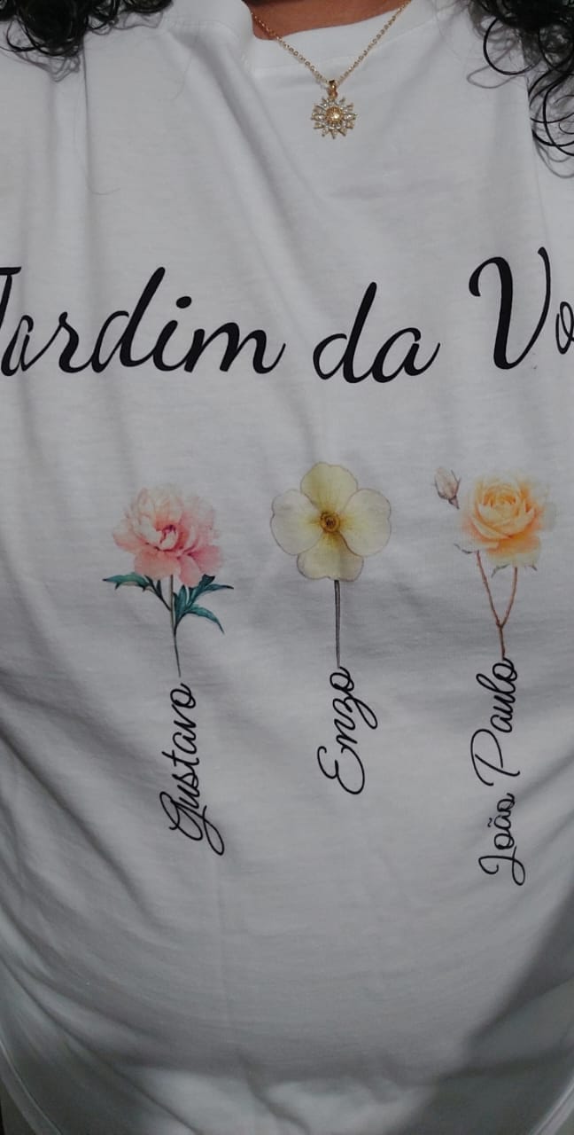 Customer photo review of Camiseta JARDIM DA VOVÓ - NOVAS FLORES  | Presente para Avó | Algodão 100%