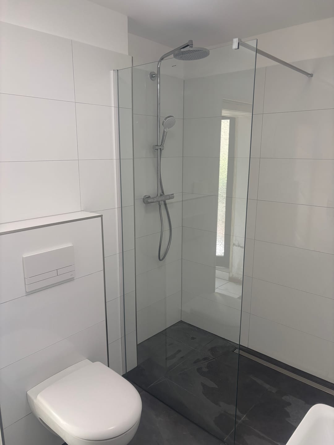 Customer photo review of SONNI Walk In/ Begehbare Dusche Duschabtrennung Duschwand Nano Klarglas Glasstärke 8mm Breite 70-120cm