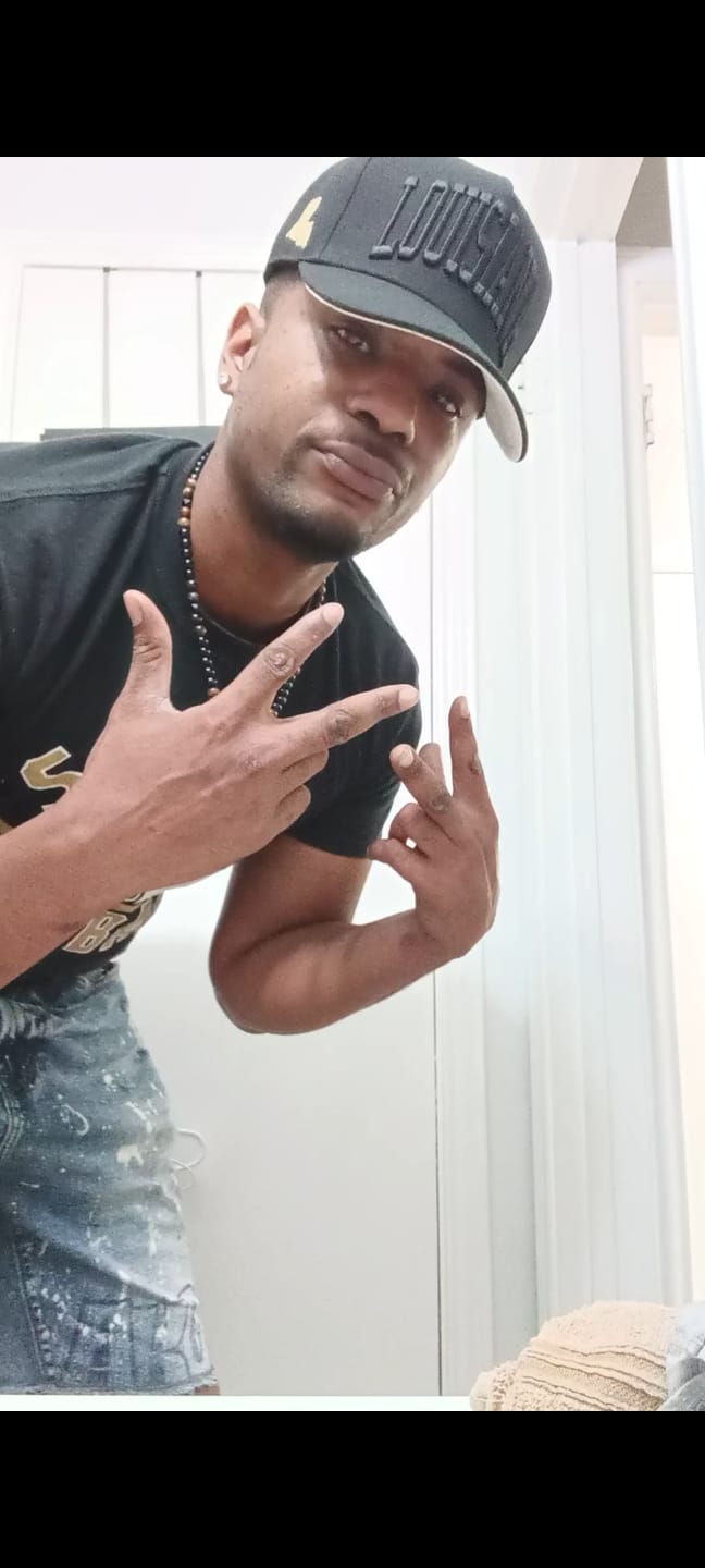 Customer photo review of LOUISIANA SNAPBACK - OFF WHITE EDITION