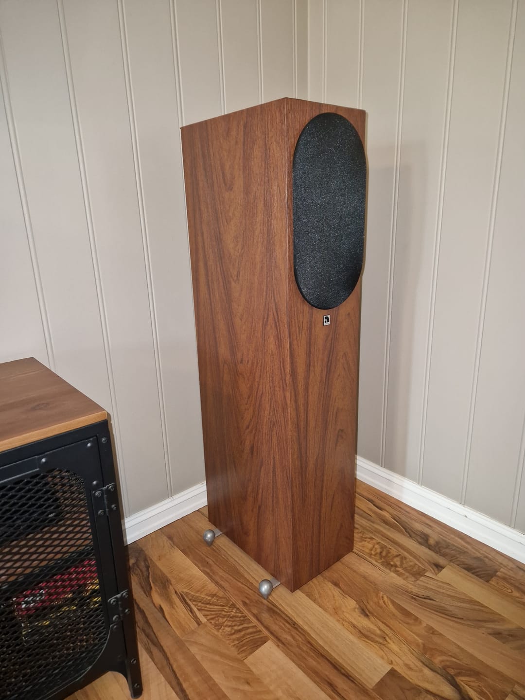 Customer photo review of Walnut Deep kontaktplast