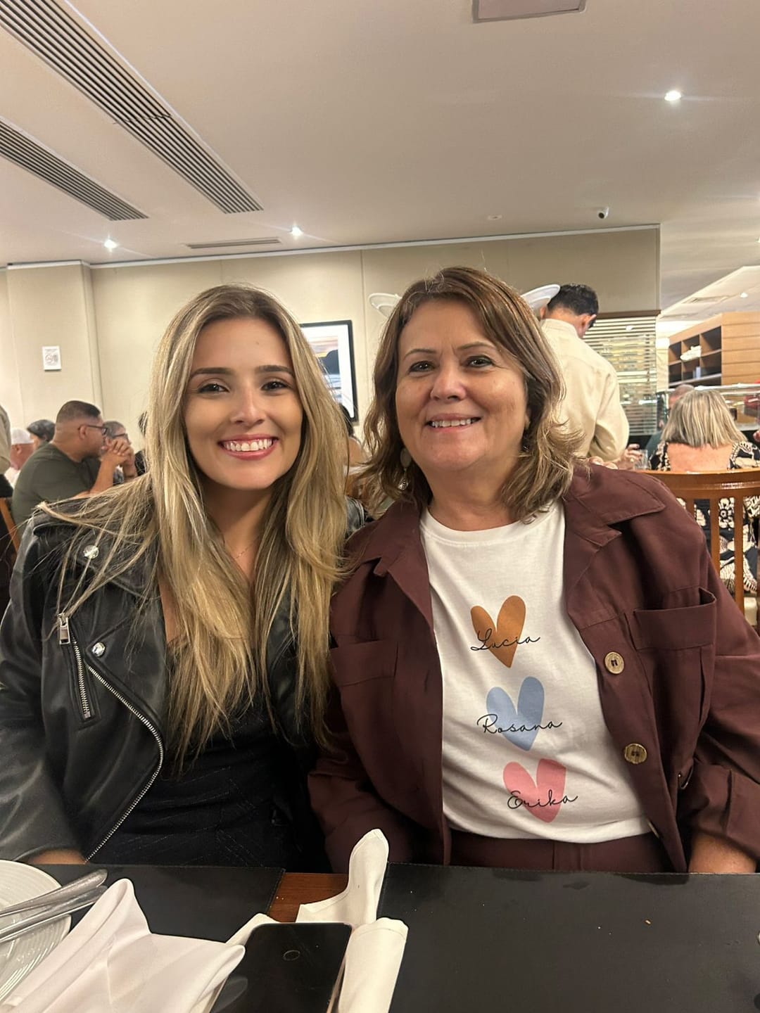 Customer photo review of Camiseta Personalizada - CORAÇÕES E NOMES (Até 5 nomes) - Algodão Peruano