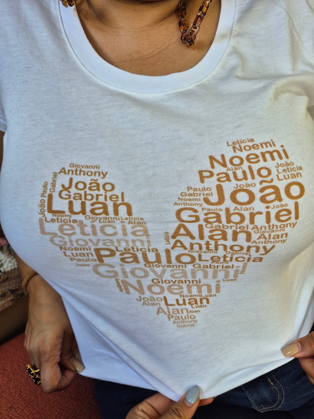 Customer photo review of Camiseta Personalizada CORAÇÃO DE PALAVRAS - Algodão 100%