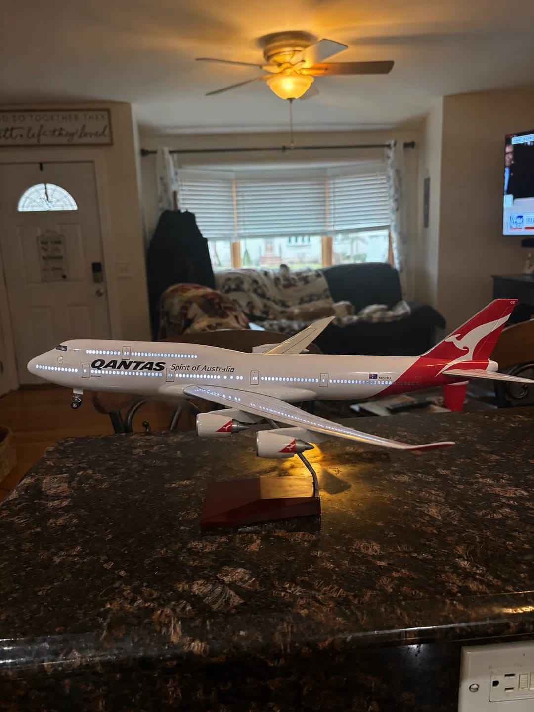 Customer photo review of Qantas Boeing 747-400 1:150 Scale Model
