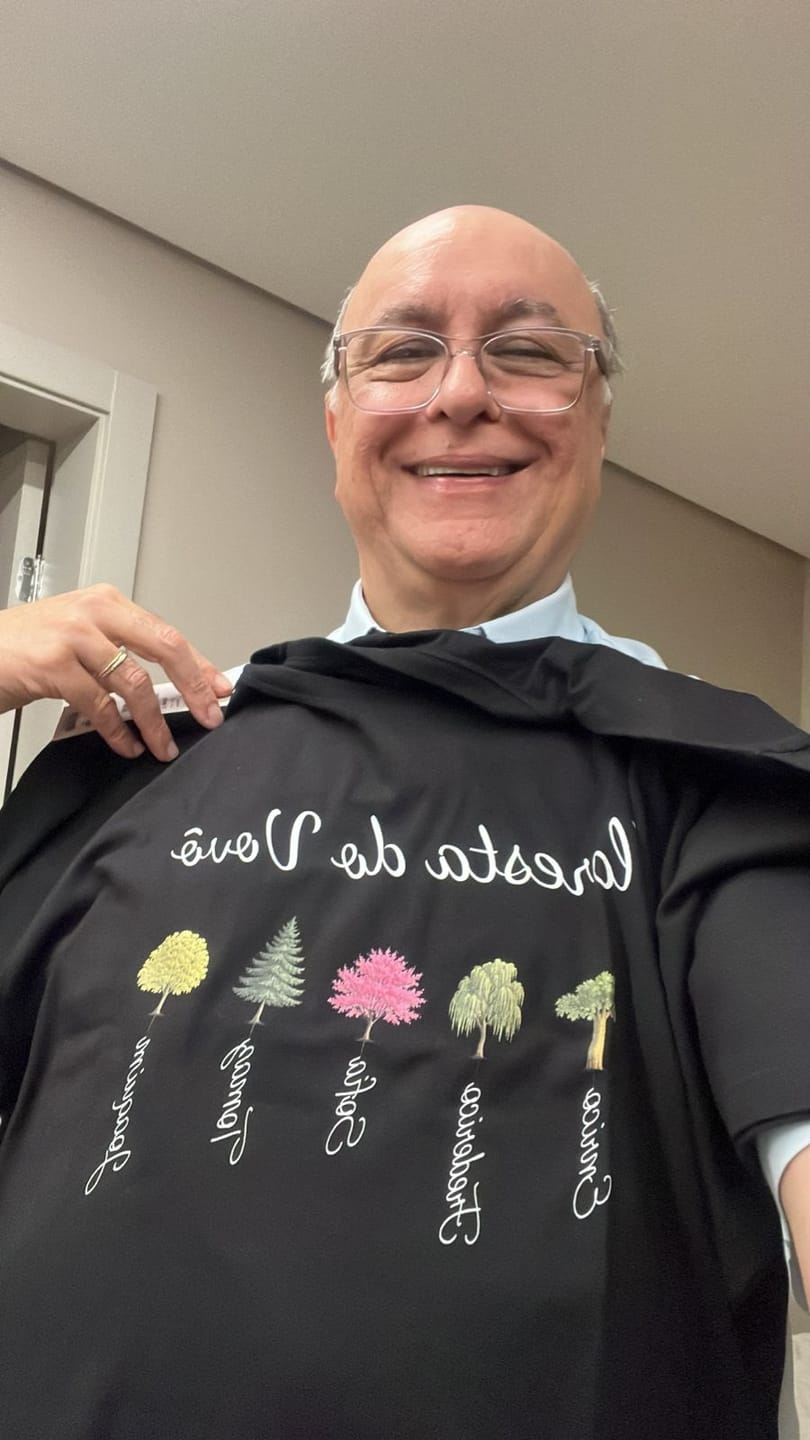Customer photo review of Camiseta Personalizada FLORESTA DO VOVÔ - ATÉ 13 ÁRVORES - PRETA - Algodão 100%