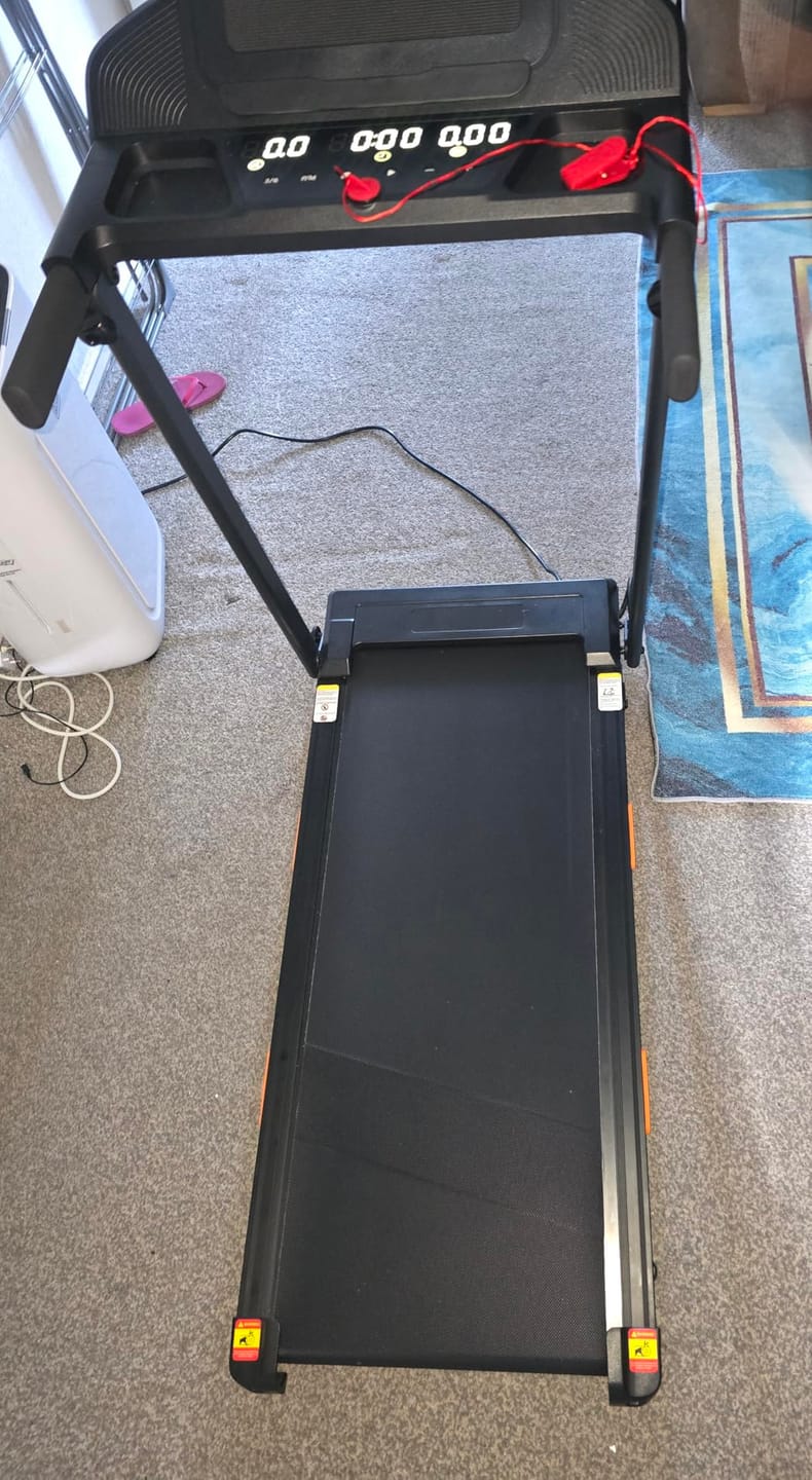 Customer photo review of Umay SF20 Foldable Treadmill with Wider Three Screen & Holder, 15% Incline & MAX 12KM/H (New Upgrade)