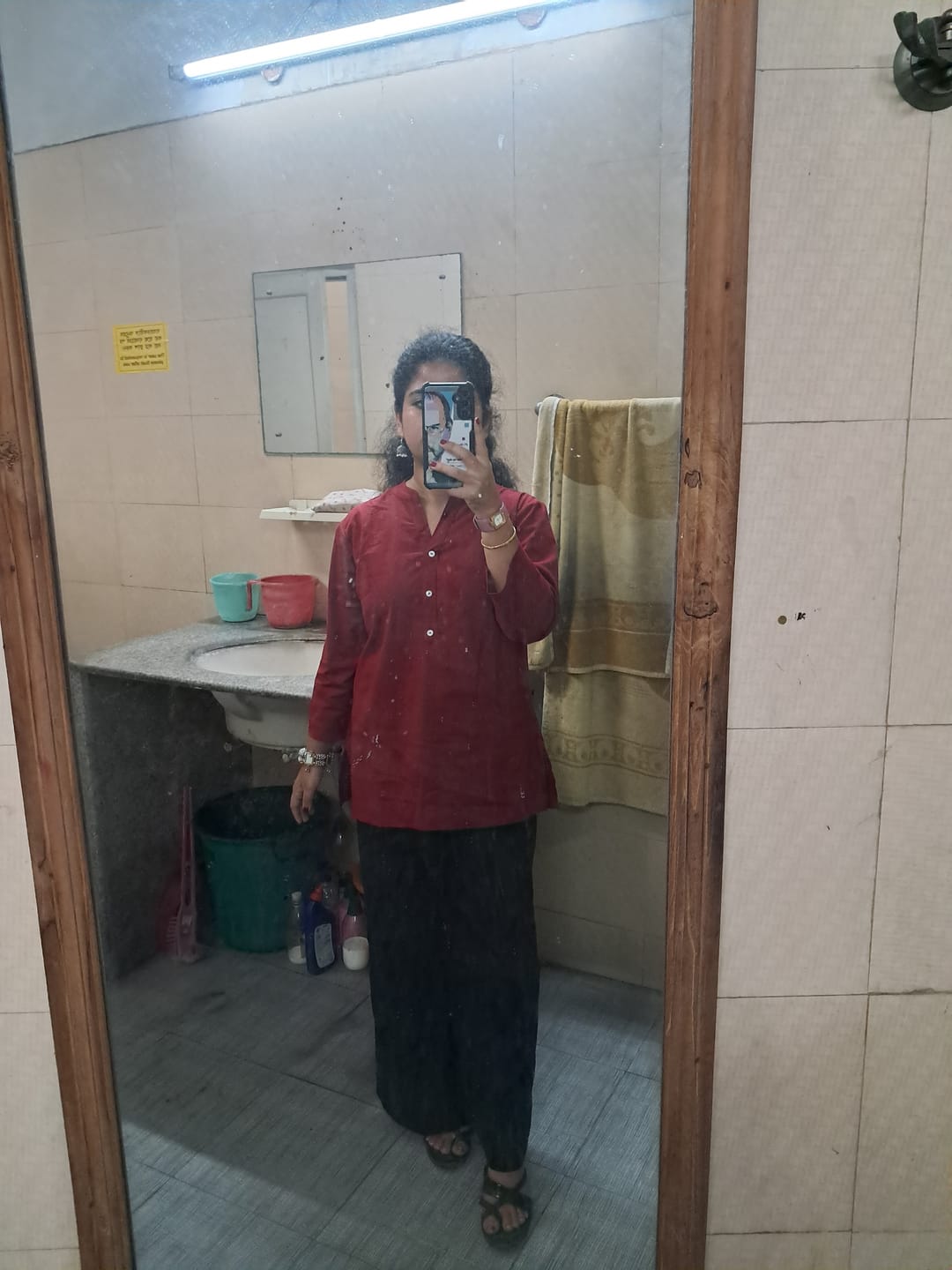 Customer photo review of Women Maroon Airy Linen Short Kurta