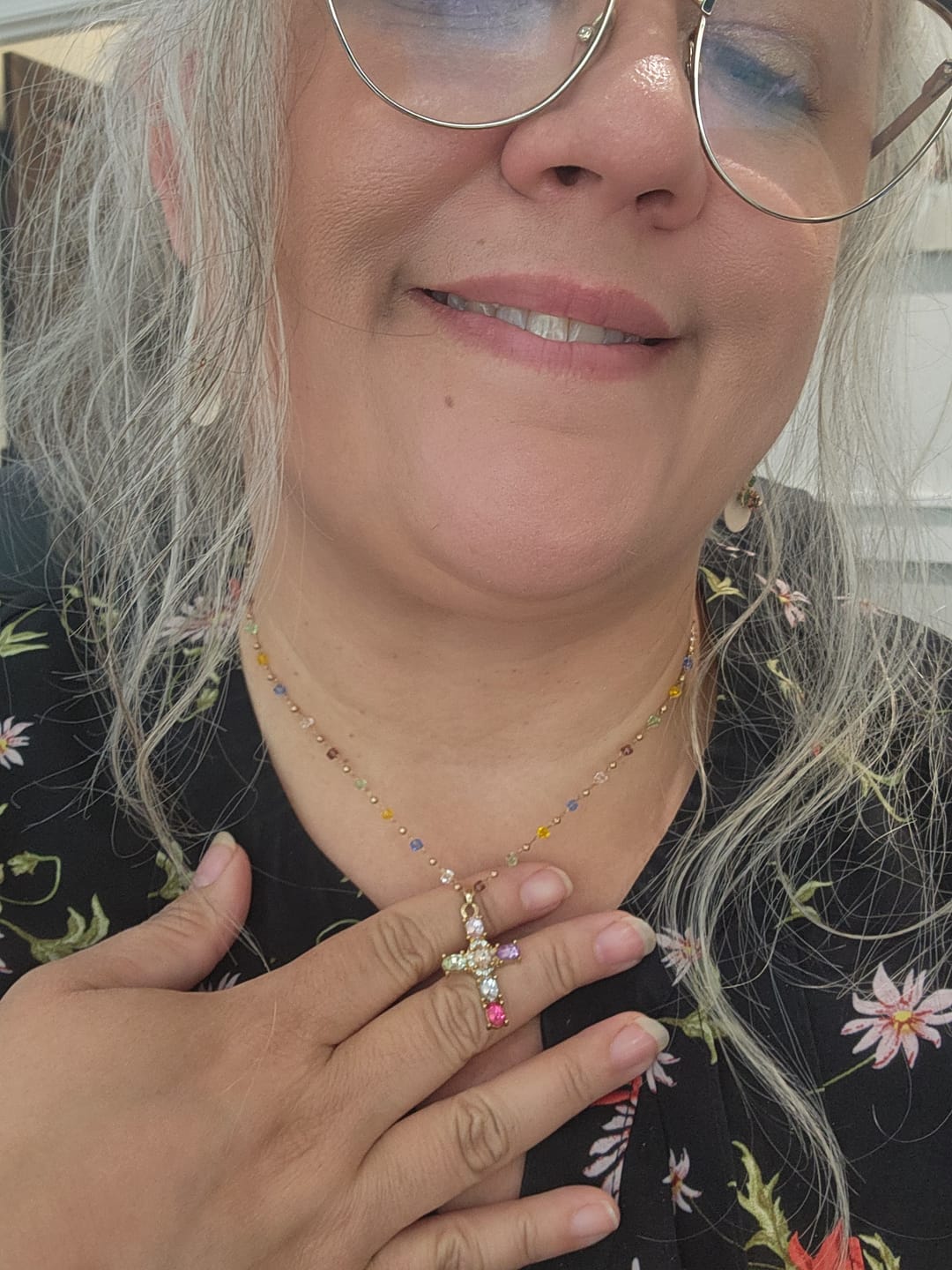 Customer photo review of Christianartworkshop Bible 12 Gemstones Cross Pendant Necklace