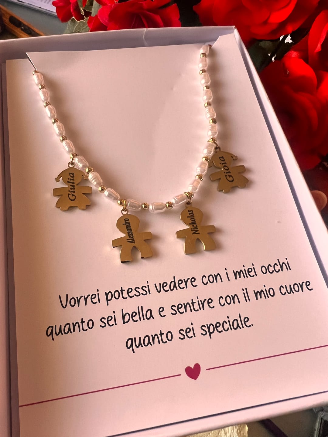 Customer photo review of Girocollo Family In Perle con ciondoli Bimbo Personalizzati