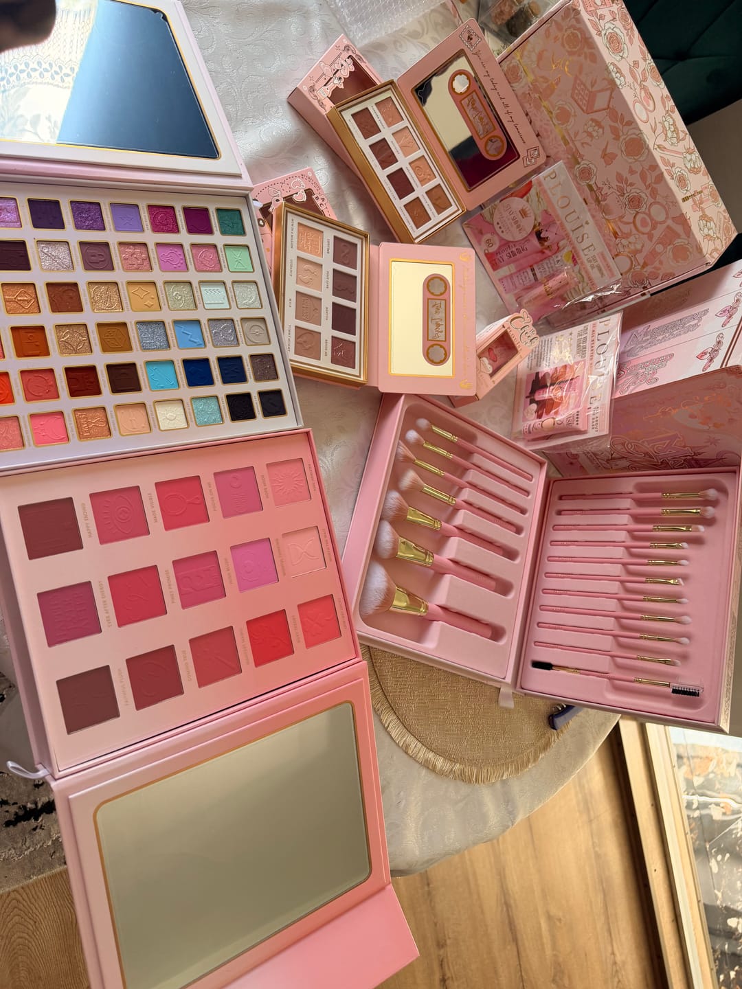 Customer photo review of Manifest The Magic Makeup Set