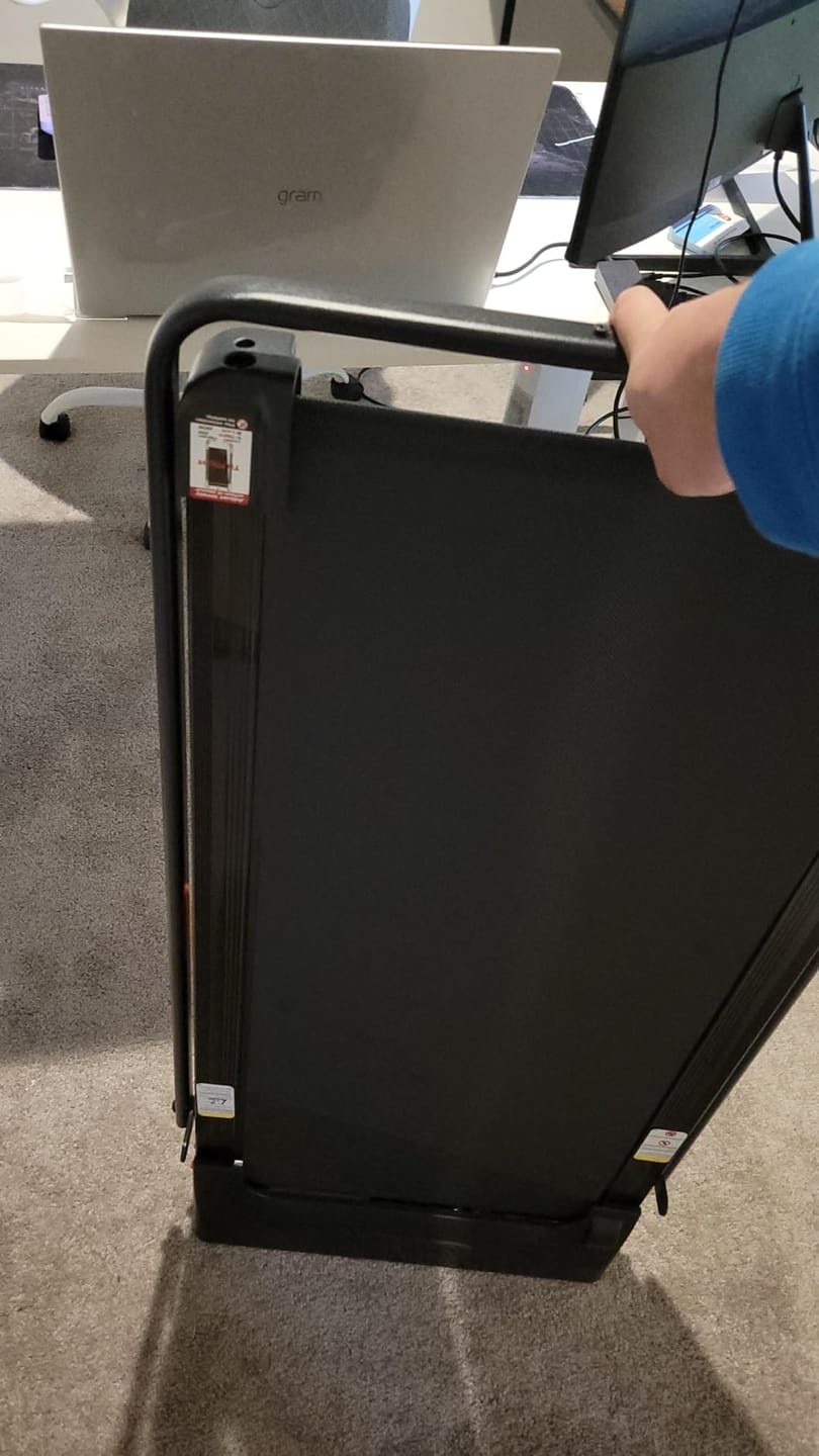 Customer photo review of Umay U18F Folding 3-in-1 Walking Pad with 10%/15% Incline 1-10 km/h