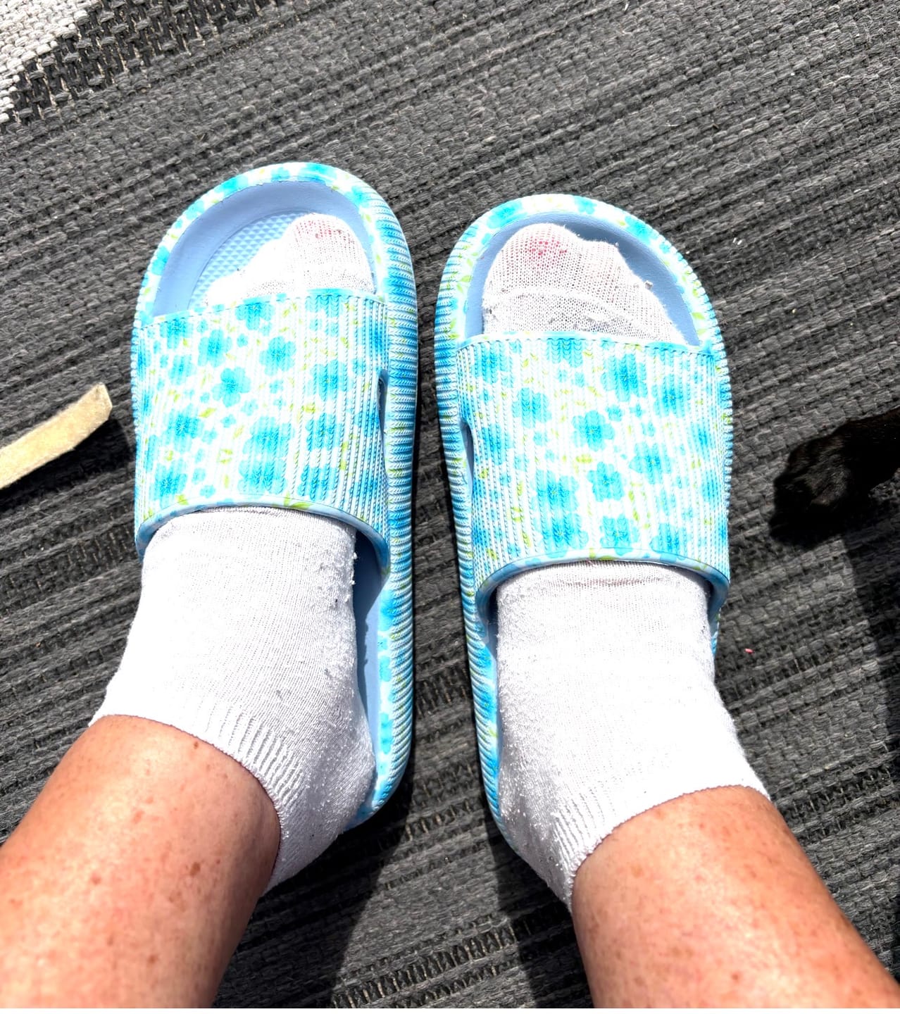 Customer photo review of HappyFlops Botanics