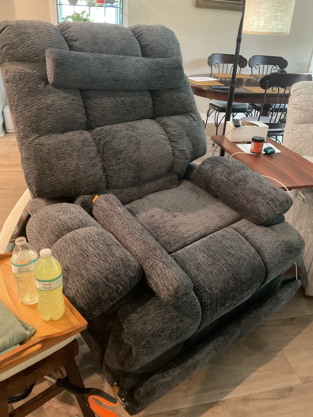 Customer photo review of 9205L Large-Wide/Tall Big Man Power Lift Recliner - Dual Motor, 400 LBS, Heat & Massage