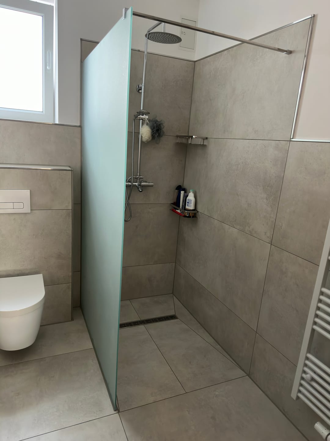 Customer photo review of SONNI Walk In Dusche Duschabtrennung Duschwand Nano Vollsatiniert ESG-Glas Glasstärke 8/10mm Breite 80-160cm