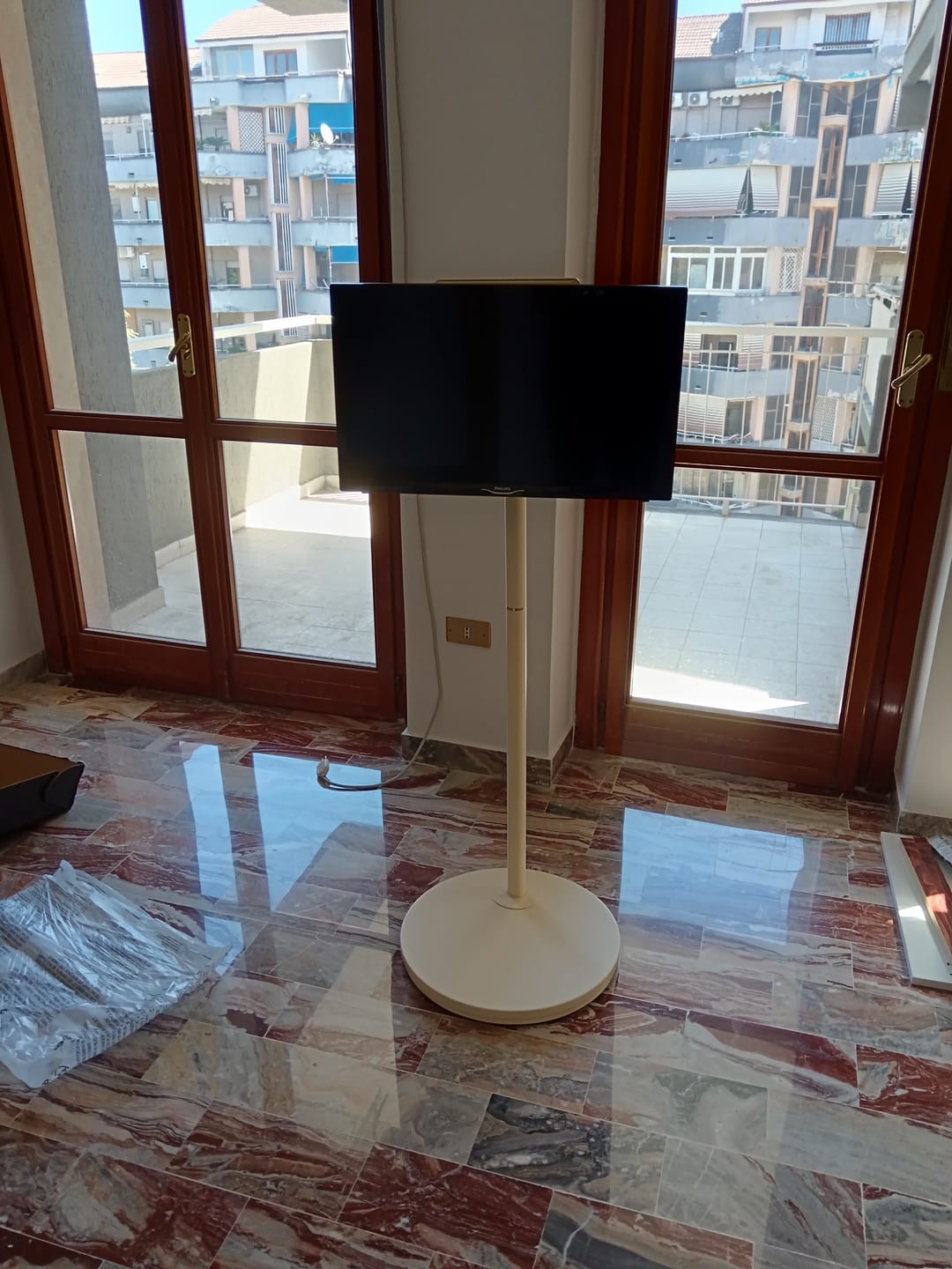 Customer photo review of Master V2 PRO FT48 Floor TV Stand With Wheels