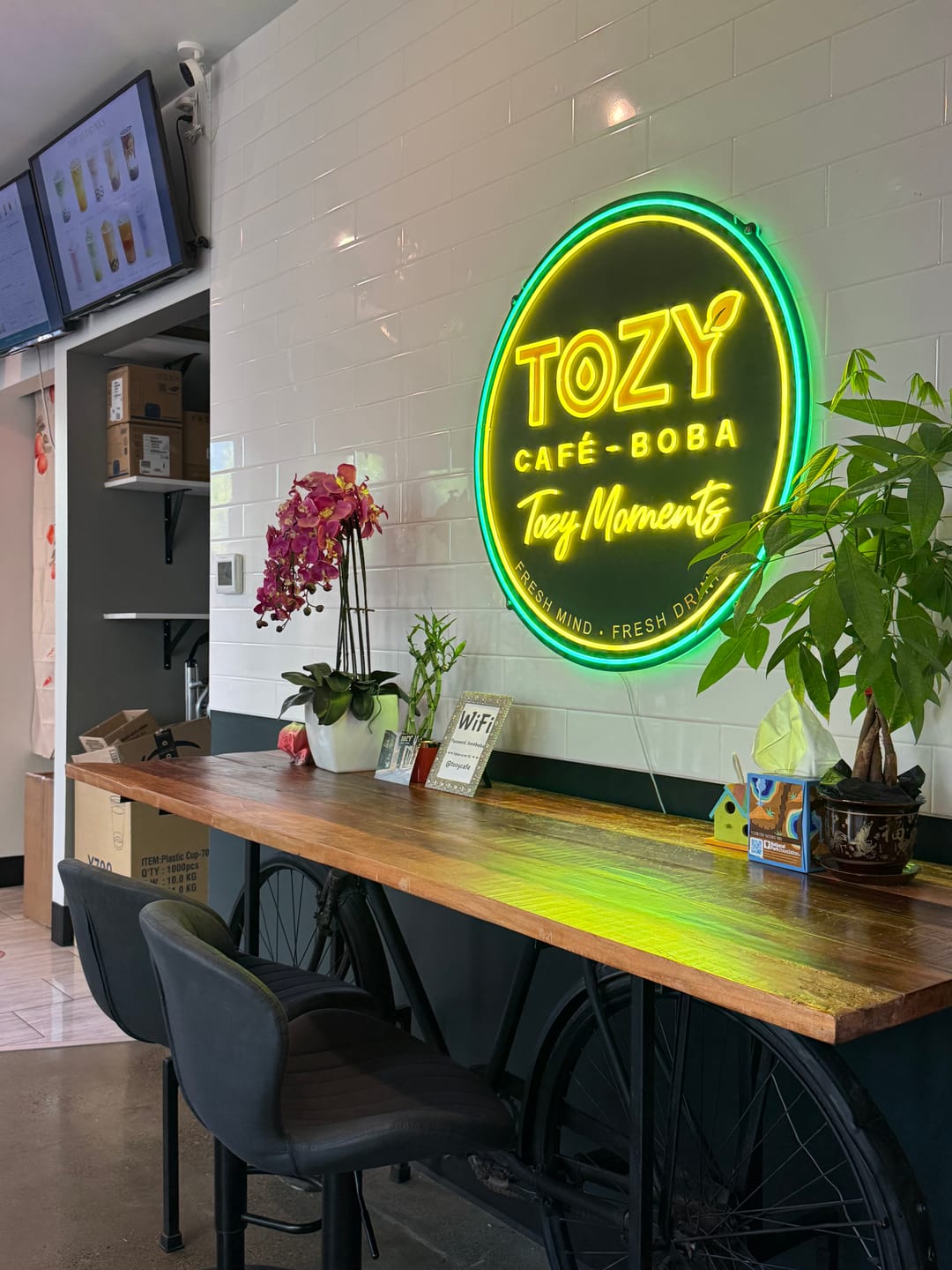 Customer photo review of TOZY | LED NEON SIGN (6 tabletop signs and 15 keychains free)