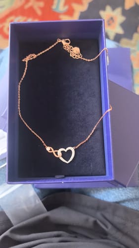 Customer photo review of SET CONJUNTO COLLAR Y PULSERA CORAZON INFINITO SWAROVSKI ORO ROSA