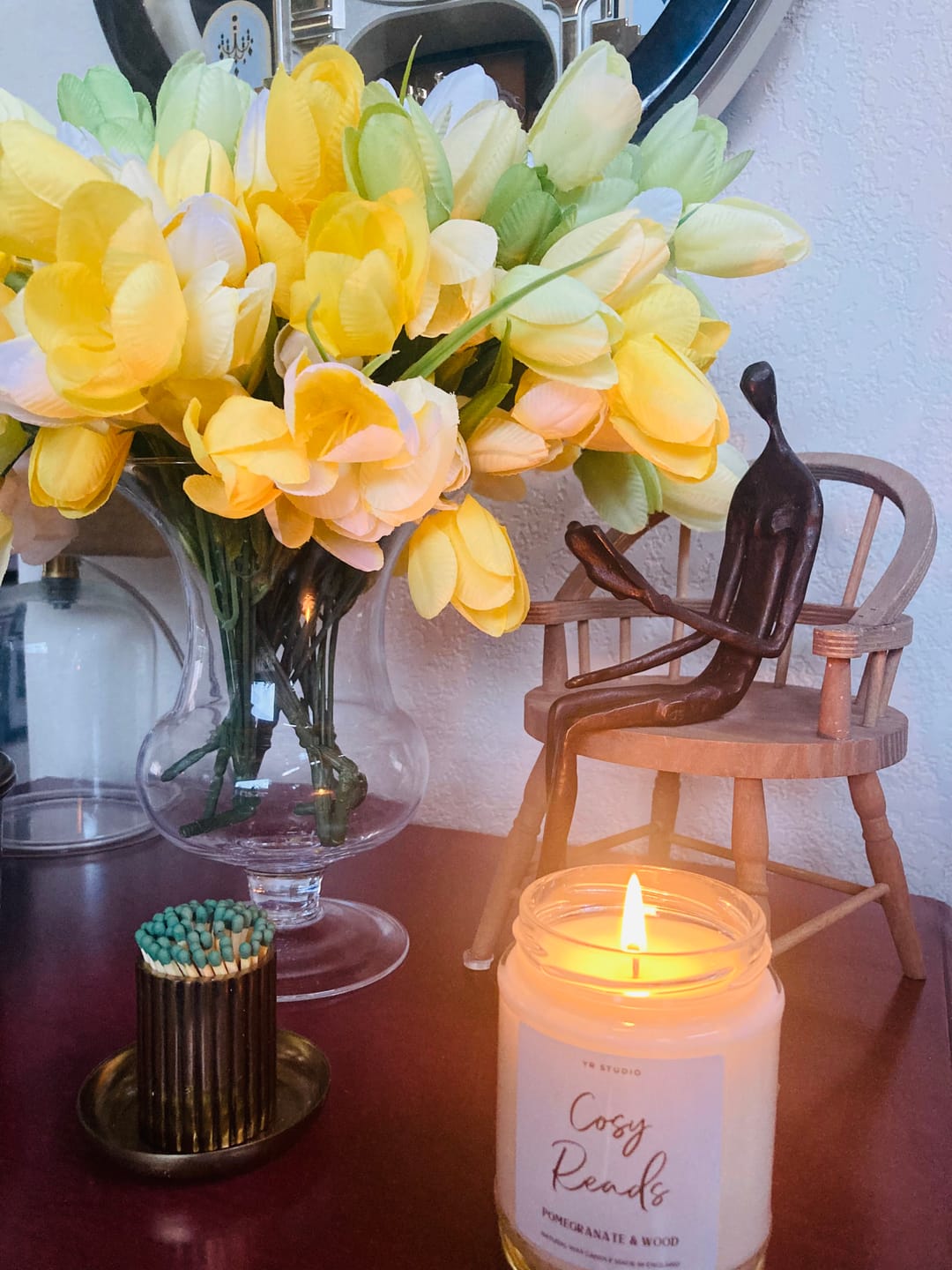 Customer photo review of "Cosy Reads" Book Candle