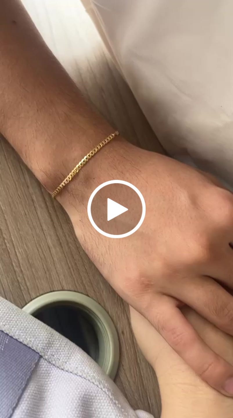 Customer video review of Pulseras Eslabón Plano en Oro laminado 18k Para Pareja