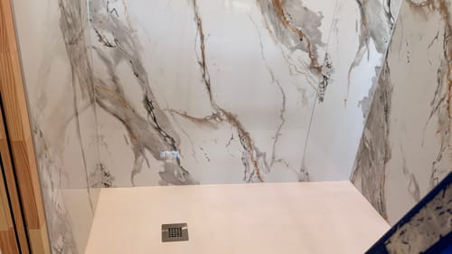 Customer photo review of Panneau Mural PVC Effet Marbre Blanc Marron - 260 x 120 CM