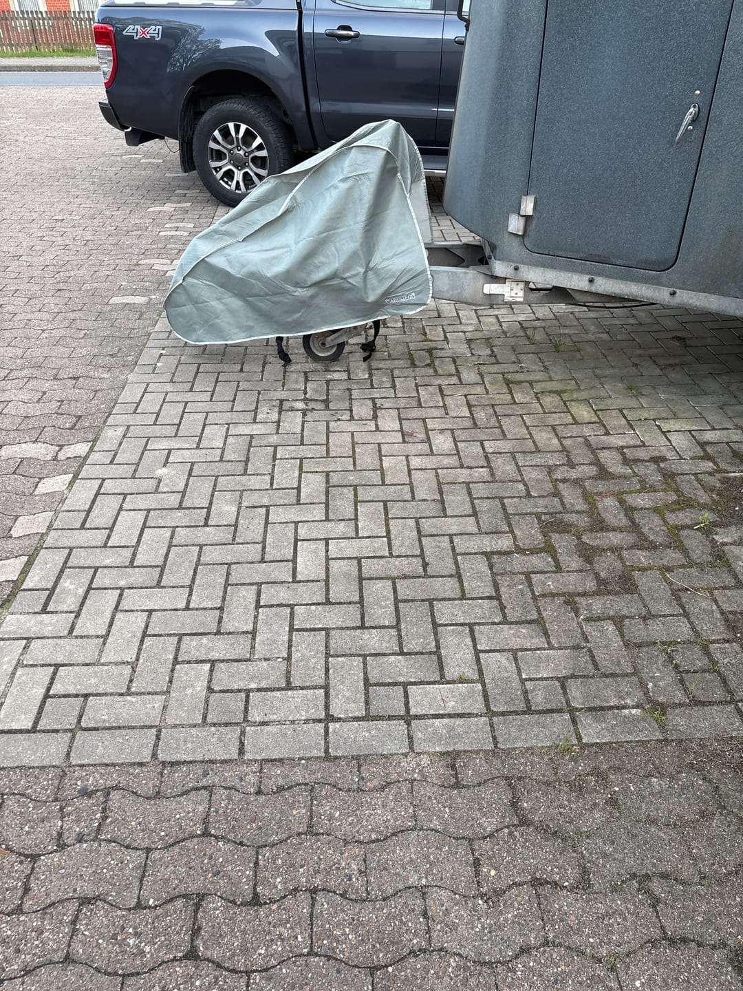 Customer photo review of Deichselabdeckung Pferdeanhänger groß