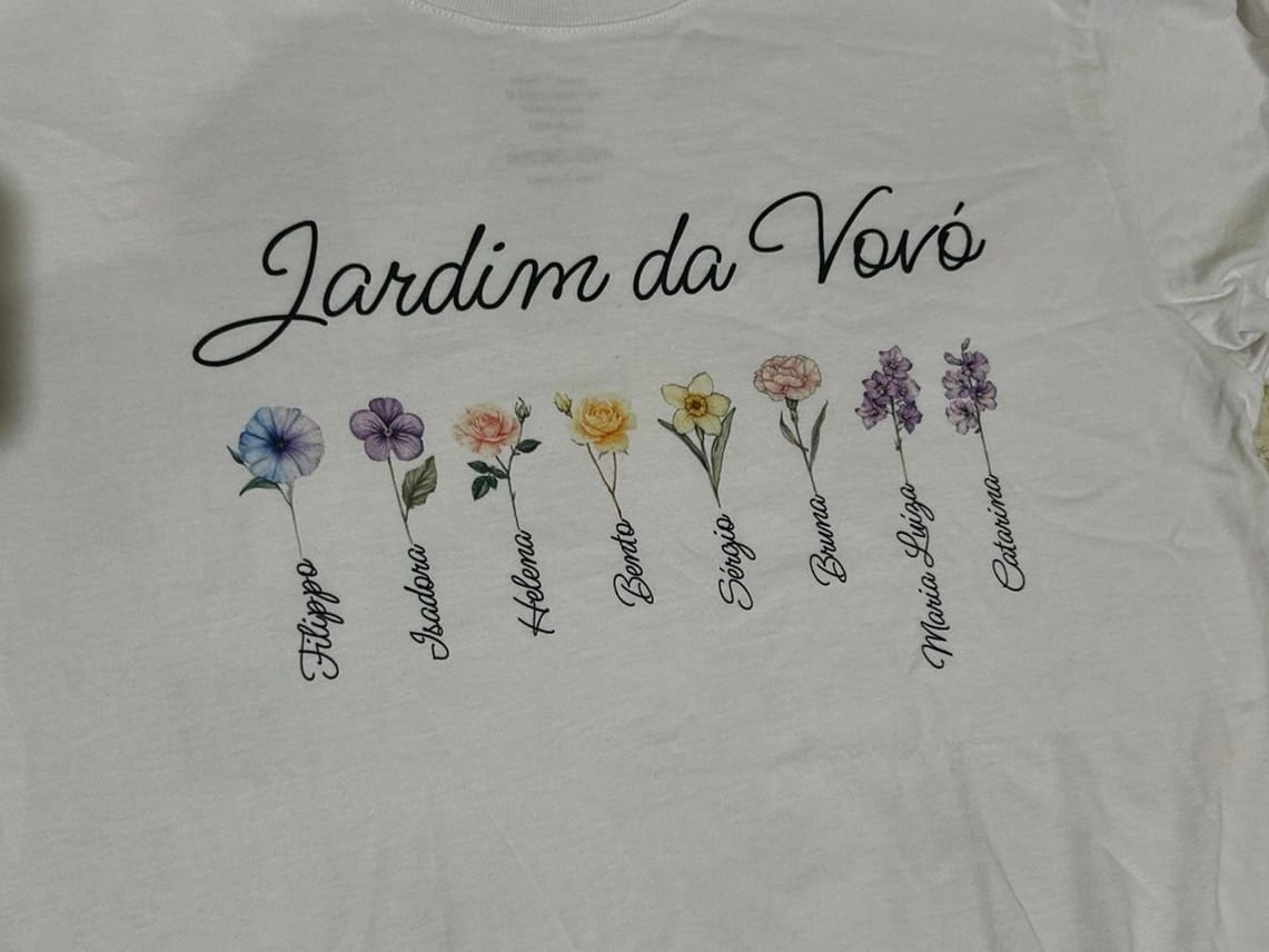 Customer photo review of Camiseta JARDIM DA VOVÓ - NOVAS FLORES  | Presente para Avó | Algodão 100%