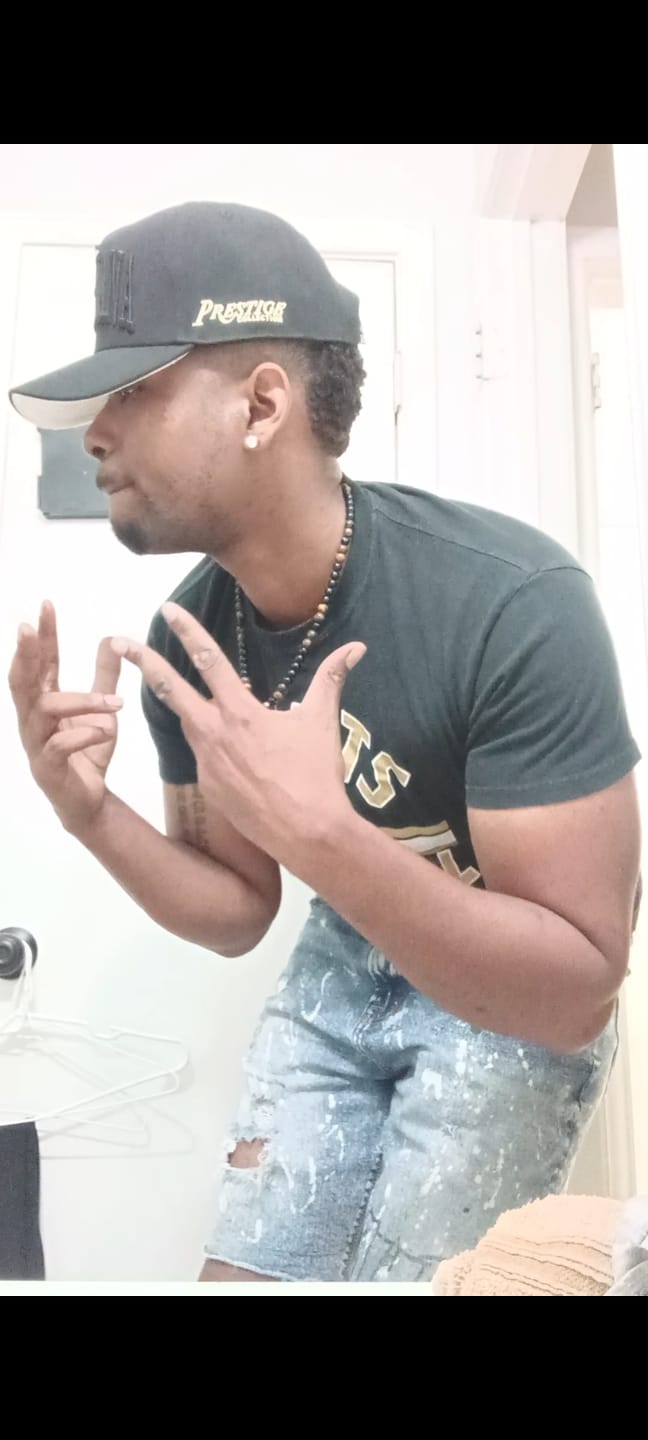 Customer photo review of LOUISIANA SNAPBACK - OFF WHITE EDITION
