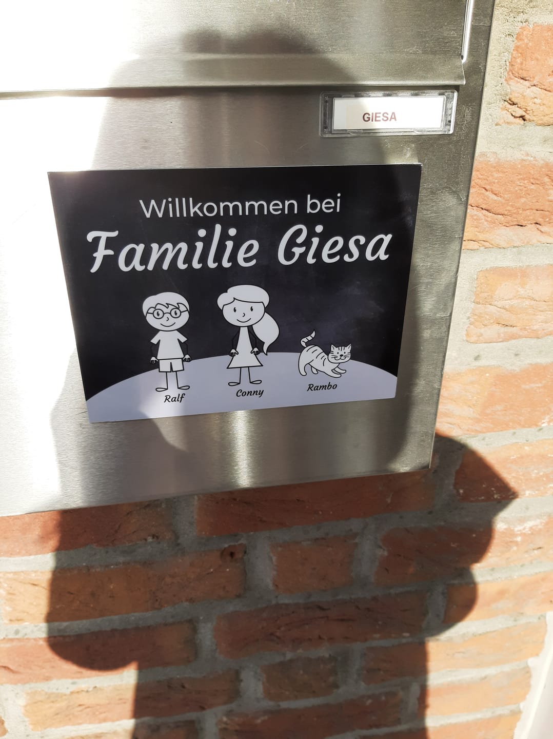 Customer photo review of Familien Türschild (UV- und wetterfest) inkl. Klebebefestigung