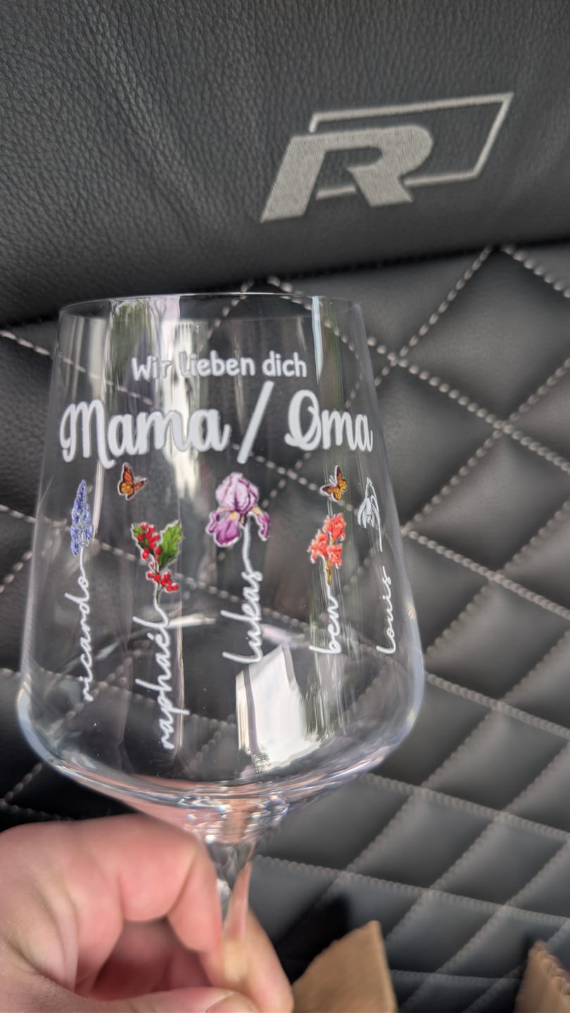 Customer photo review of Mamas Garten - Weinglas mit Kindernamen und Blumen für Mama und Oma