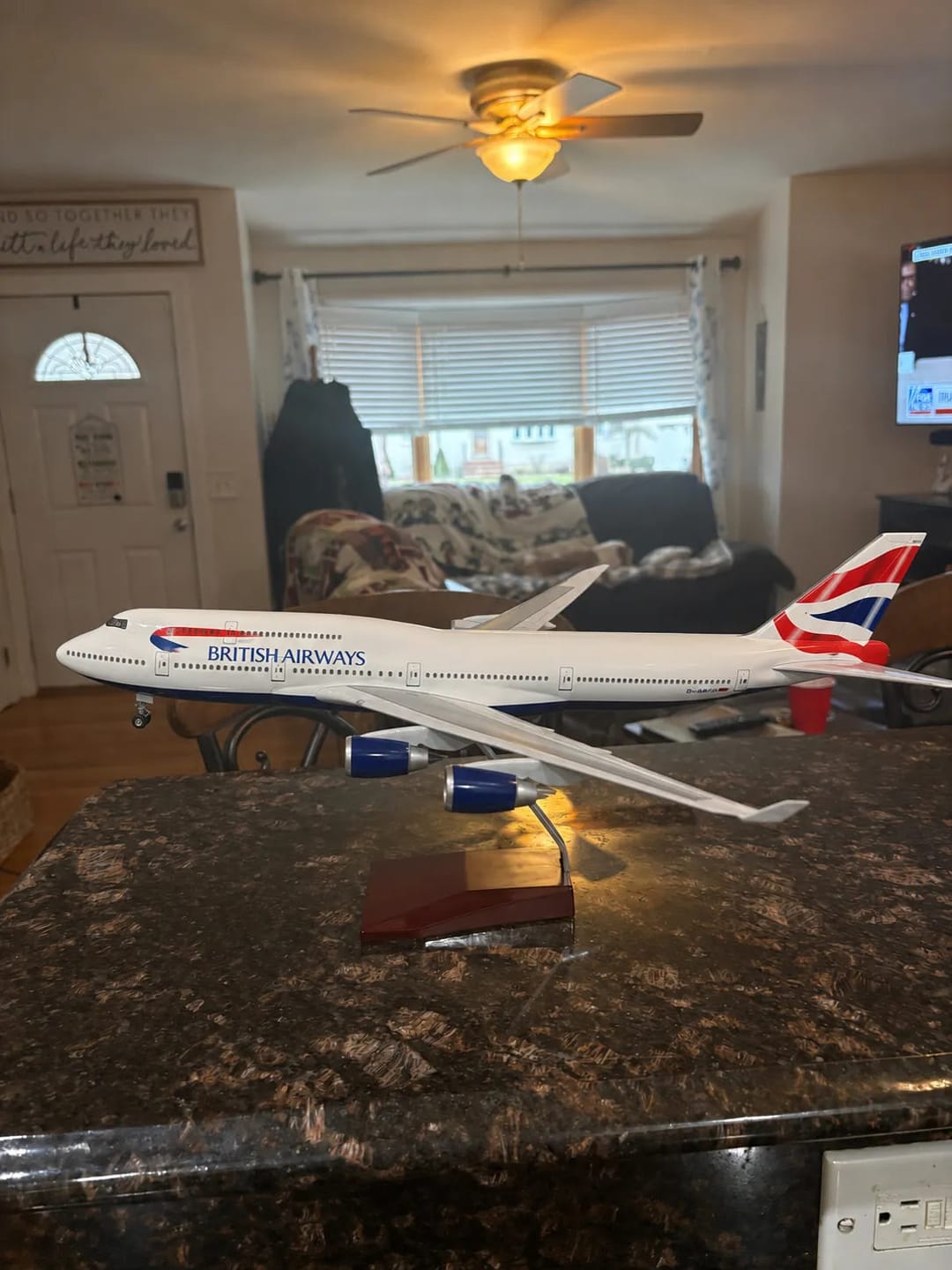 Customer photo review of British Airways Boeing 747 1:150 Scale Model