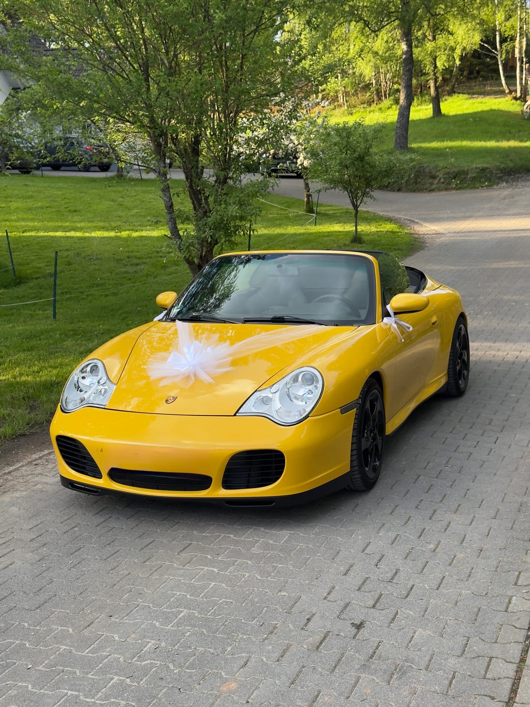 Customer photo review of Autoschmuck Hochzeit Blumendeko Motorhaube - SOLENA