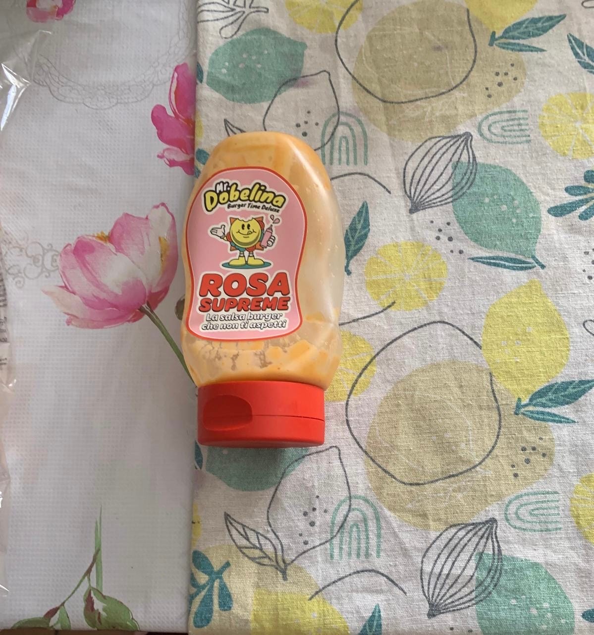 Customer photo review of Rosa Supreme, la salsa burger di Mr.Dobelina